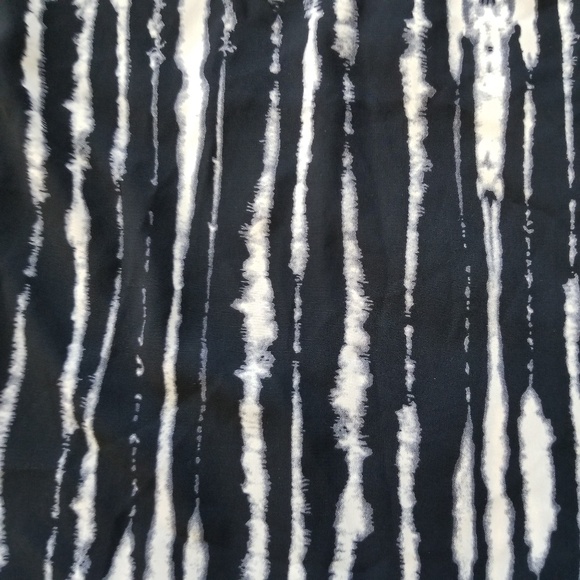 ⬇️🌹 painted threads (S) Tie Dye 3/4 Length Skirt - Picture 2 of 6